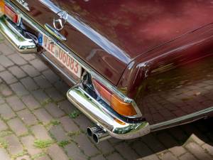 Image 17/59 of Mercedes-Benz 280 SL (1971)