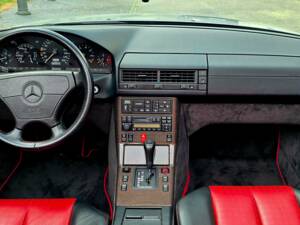 Image 12/61 of Mercedes-Benz SL 320 &quot;Mille Miglia&quot; (1995)