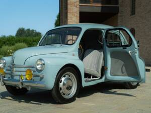 Image 2/50 of Renault 4 CV (1957)