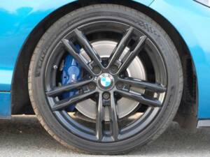 Bild 25/50 von BMW M235i (2019)