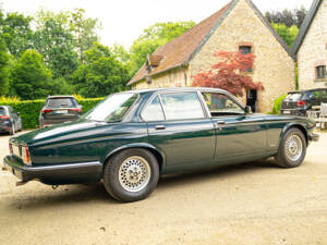 Image 17/100 of Jaguar XJ 12 (1991)