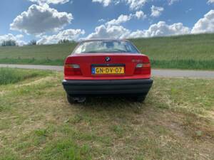 Image 3/5 of BMW 316i (1993)