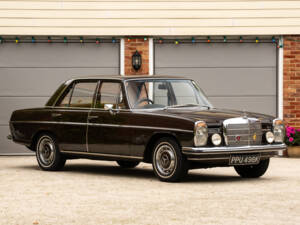 Immagine 47/50 di Mercedes-Benz 220 (1971)