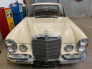 Image 4/15 of Mercedes-Benz 220 SE b (1965)