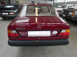 Immagine 27/42 di Mercedes-Benz 200 D (1987)