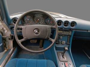 Image 3/7 of Mercedes-Benz 350 SLC (1974)