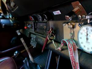 Image 38/64 de Porsche 911 SC 3.0 (1978)