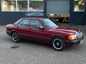 Image 9/13 of Mercedes-Benz 190 E 1.8 (1990)