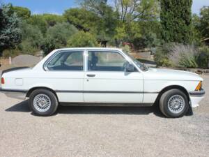 Image 3/7 of BMW 320 (1982)