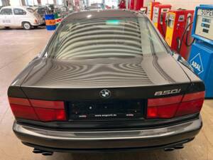 Image 15/18 of BMW 850i (1990)