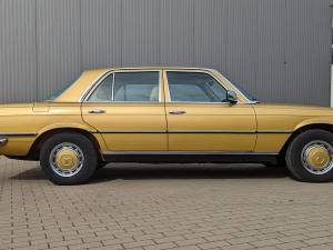 Image 4/37 de Mercedes-Benz 350 SE (1975)