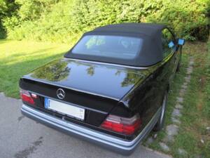 Imagen 163/171 de Mercedes-Benz E 220 (1994)