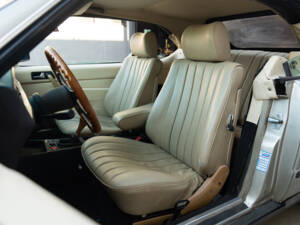 Image 16/33 of Mercedes-Benz 190 E (1989)