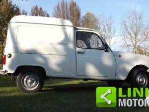 Image 2/10 of Renault R 4 F4 (1982)