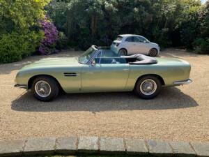 Afbeelding 6/8 van Aston Martin DB 6 Volante (1967)