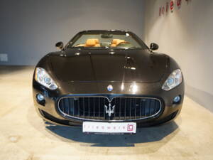 Image 17/26 of Maserati GranCabrio 4.7 (2010)