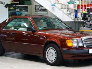 Image 3/15 of Mercedes-Benz 230 CE (1988)