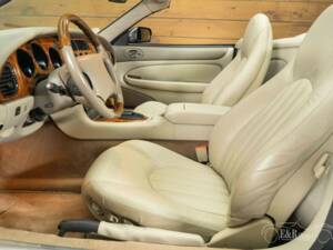 Image 14/19 of Jaguar XK8 4.0 (1998)