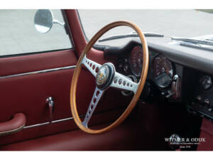 Bild 24/29 von Jaguar E-Type 4.2 (1967)