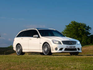 Immagine 1/50 di Mercedes-Benz C 63 AMG T (2009)