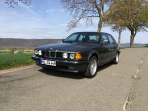 Image 21/22 of BMW 735i (1988)