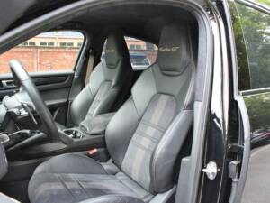 Image 11/19 of Porsche Cayenne Turbo GT (2022)