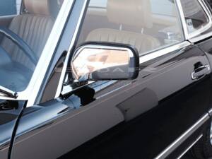 Image 18/23 of Mercedes-Benz 560 SL (1989)
