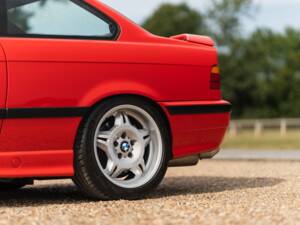 Image 11/37 of BMW M3 (1994)