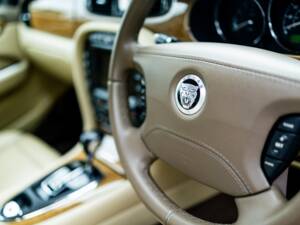 Image 8/50 of Jaguar XJ 3.0 (2009)