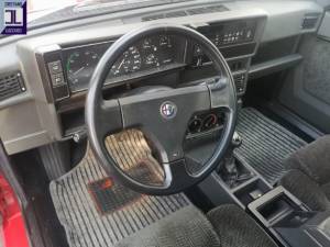 Bild 24/40 von Alfa Romeo 75 3.0 V6 (1991)