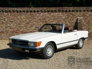 Image 13/50 of Mercedes-Benz 380 SL (1982)