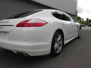 Image 23/98 of Porsche Panamera S (2010)