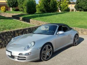 Imagen 2/11 de Porsche 911 Carrera 4S (2006)