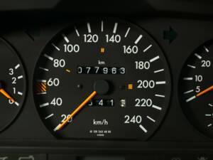 Image 20/63 of Mercedes-Benz 420 SEC (1990)