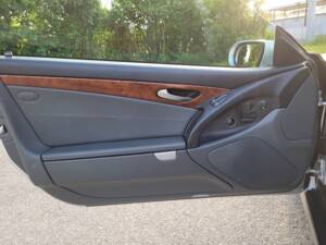 Bild 46/97 von Mercedes-Benz SL 500 (2004)