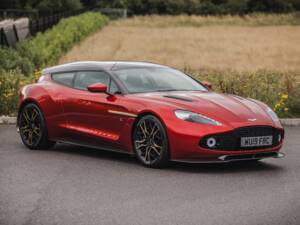 Image 3/48 de Aston Martin Vanquish Zagato Shooting Brake (2019)