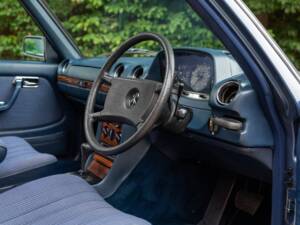 Bild 4/46 von Mercedes-Benz E 280 T (1987)