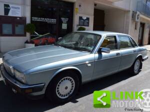 Bild 2/10 von Jaguar XJ 6 4.0 (1989)