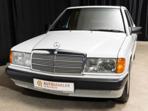Image 23/78 de Mercedes-Benz 190 E 1.8 (1992)