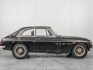 Image 12/50 of MG MGC GT (1969)