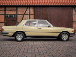 Image 11/40 of Mercedes-Benz 350 SE (1975)