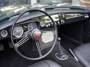 Image 3/50 of MG MGB (1969)
