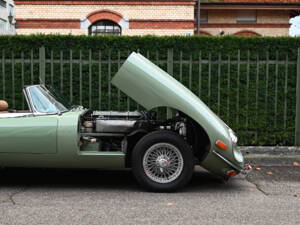 Image 50/60 de Jaguar E-Type (1970)