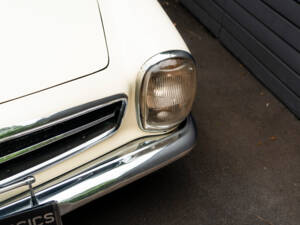 Image 40/52 of Mercedes-Benz 230 SL (1964)