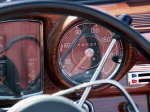 Image 10/39 of Mercedes-Benz 300 SE (1962)
