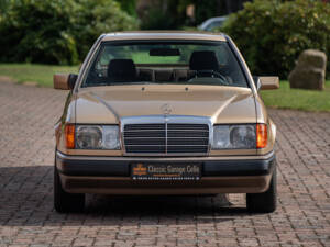 Image 7/40 of Mercedes-Benz 300 CE (1987)