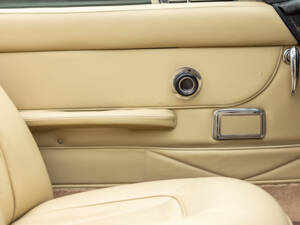 Immagine 36/57 di Aston Martin DB 6 Volante (1969)