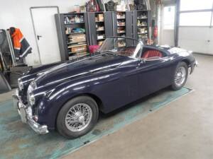 Image 32/50 de Jaguar XK 150 OTS (1959)