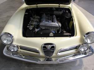 Image 14/15 of Alfa Romeo 2600 Spider (1963)