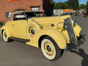 Image 19/75 of Packard One-Twenty (1936)